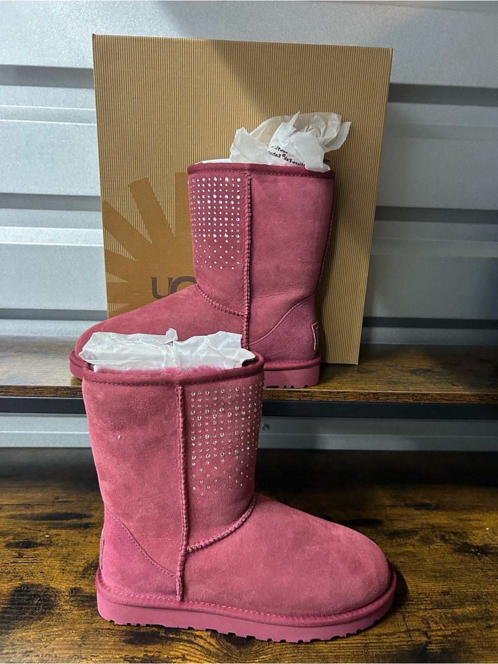 UGG CLASSIC SHORT BLING SANGRIA SHEARLING LINED BOOT US 7 / EU 38 / UK 5.5